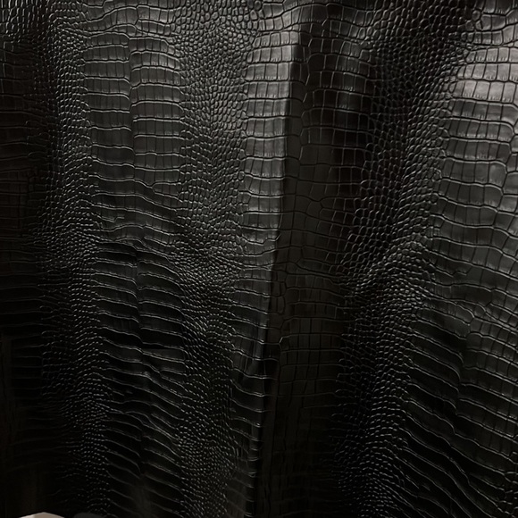 Express Black Snakeskin Skirt- BRAND NEW WITH TAGS - Picture 2 of 4